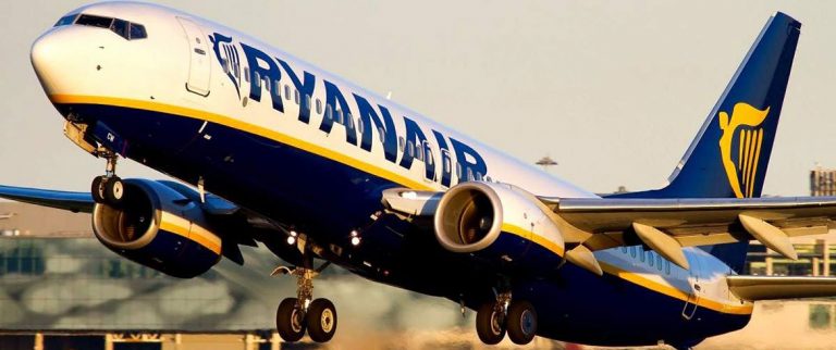 Ryanair: Νέες χρεώσεις αποσκευών από σήμερα – Πώς θα πληρώσετε λιγότερα