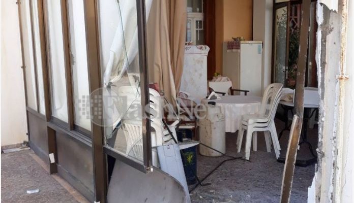 Αυτοκίνητο μετά από ατύχημα εισέβαλε σε σπίτι στα Χανιά (photo)