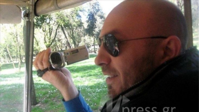 Θρήνος: Πατέρας δύο ανηλίκων παιδιών ο διασώστης του ΕΚΑΒ που σκοτώθηκε μετά τη βάρδια του