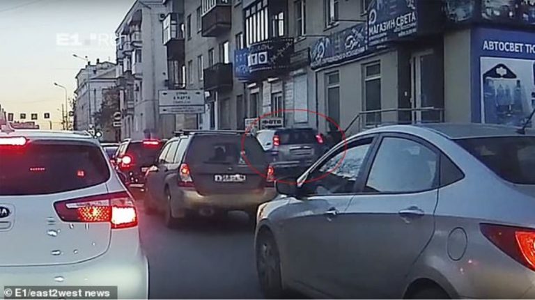 Αυτοκίνητο σαρώνει πεζούς - Σε κώμα ένα παιδί δύο ετών