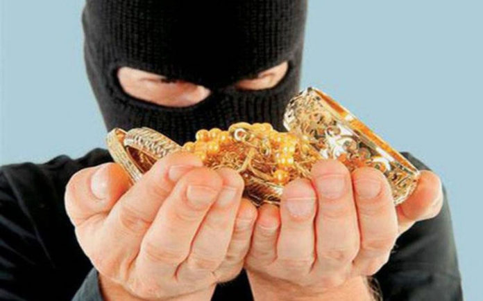 Τσάκωσαν την σπείρα που έκλεβε χρήματα και κοσμήματα στα Χανιά