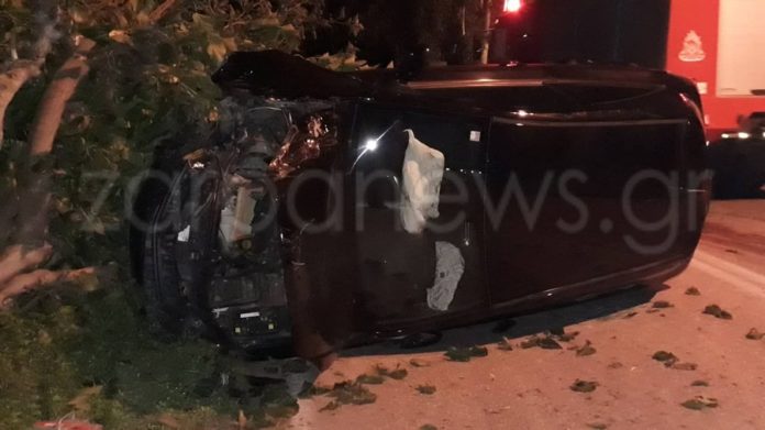 Χανιά: Απίστευτη πορεία Ι.Χ. που καρφώθηκε σε τοίχο και σταμάτησε σε δένδρο (Photos)