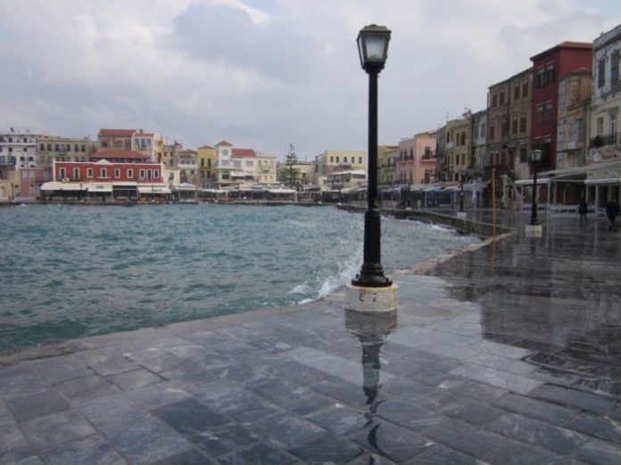 Νεφώσεις παροδικά αυξημένες με πιθανότητα τοπικών βροχών