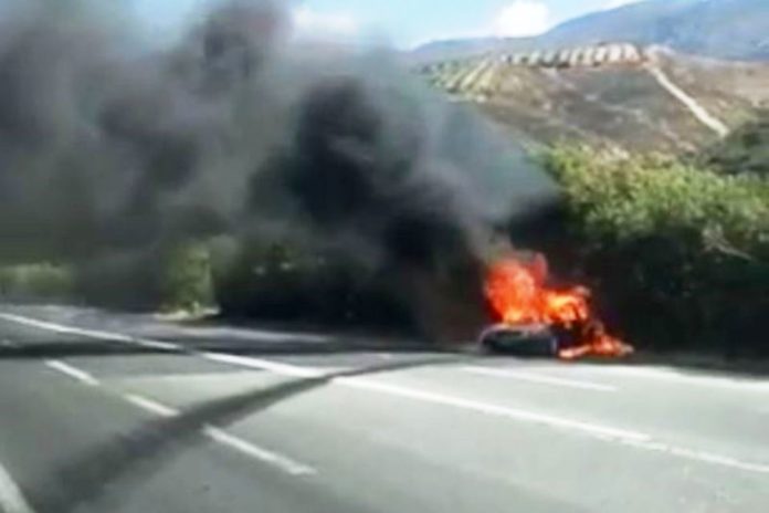 Χανιά:Μπουρλώτο αγροτικό και ΙΧ αυτοκίνητο Συναγερμός στην Πυροσβεστική