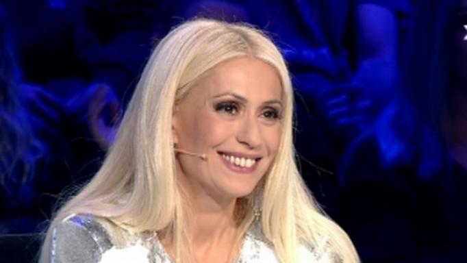 Ελλάδα έχεις Ταλέντο – Τελικός: Με αβυσσαλέο ντεκολτέ η Μαρία Μπακοδήμου!