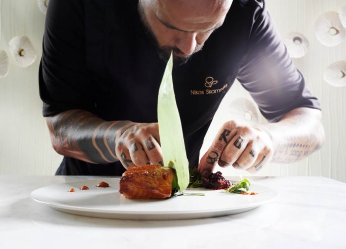 Νίκος Σκαμνάκης ο Χανιώτης Chef! Οι ομάδες κερδίζουν τους Χρυσούς Σκούφους όχι οι chefs