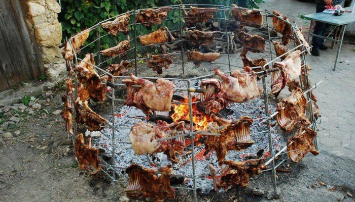 Ξεκινά την προσπάθεια για την πιστοποίηση του φημισμένου εδέσματος των Ανωγείων, του «Ανωγειανού οφτού», ως Εγγυημένο Παραδοσιακό Ιδιότυπο Προϊόν (ΕΠΙΠ), κατά τα πρότυπα του γύρου.