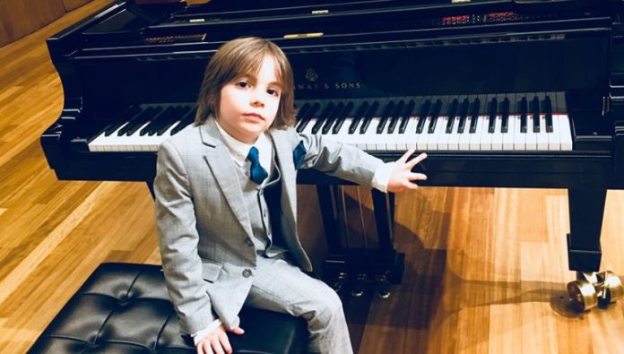 Ο 6χρονος πιανίστας από την Κρήτη στον τελικό του Ελλάδα έχεις Ταλέντο (Video)