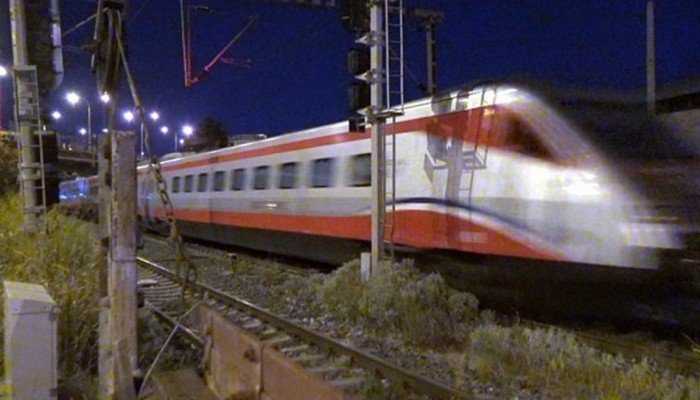 Σοκαριστικός θάνατος γυναίκας: Έβγαλε το κεφάλι απ’το παράθυρο του τρένου