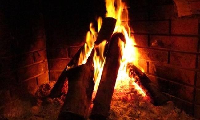 Κρήτη: Το τζάκι προκάλεσε πυρκαγιά στο διαμέρισμα (Video)