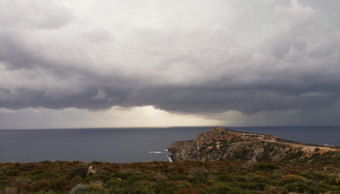 Χανιά: Ενώ ψάρευαν είδαν μπροστά τους δύο υδροστρόβιλους (βίντεο)