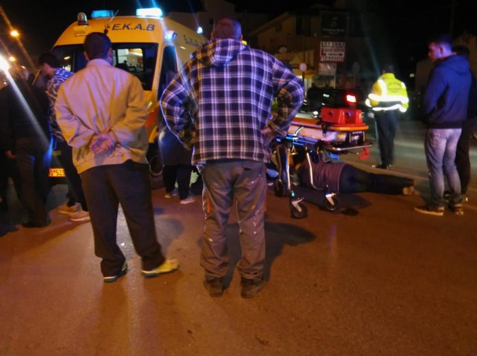 Χανιά: Σοβαρό τροχαίο στην Κισσάμου – Μηχανάκι παρέσυρε πεζό (Photos)
