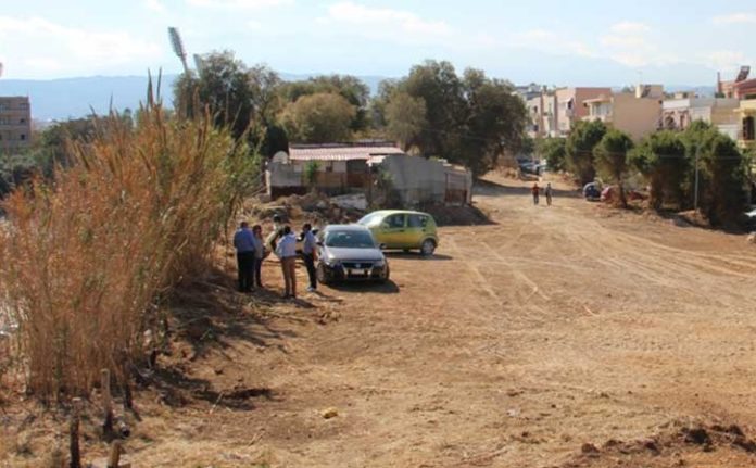 Χανιά: Κατεδαφίζουν το παράπηγμα στην οδό Μίνωος