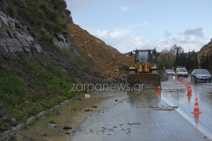 Χανιά: Παραμένει κλειστή μέχρι την Τετάρτηη Εθνική οδός εξαιτίας της κατολίσθησης στο Σταλό