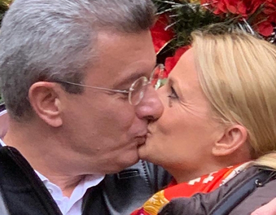 Χατζηνικολάου: Η δημόσια ερωτική εξομολόγηση στη σύζυγό του