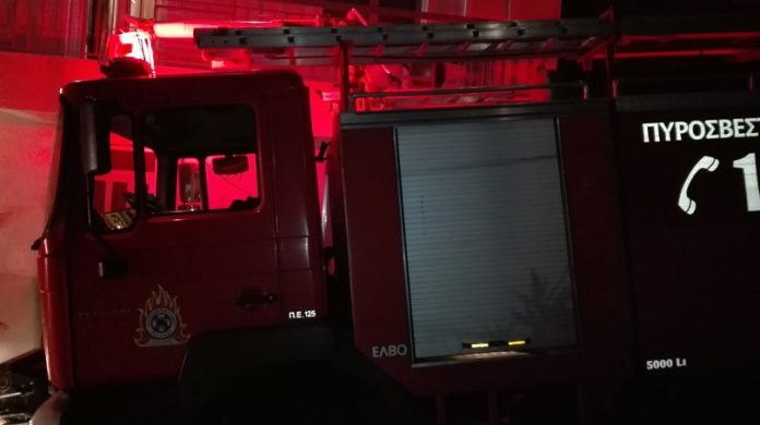 Κρήτη: Στις φλόγες τυλίχθηκε κατάστημα ελαστικών