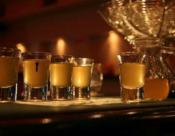 Ρακόμελο για τον πονόλαιμο και τον βήχα... αλλά με μέτρο