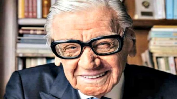 «Ο Ζάχος Χατζηφωτίου είχε γράψει ότι είμαι πολύ ωραία γυναίκα και εγώ του είπα ότι σπουδάζω στην Νομική»