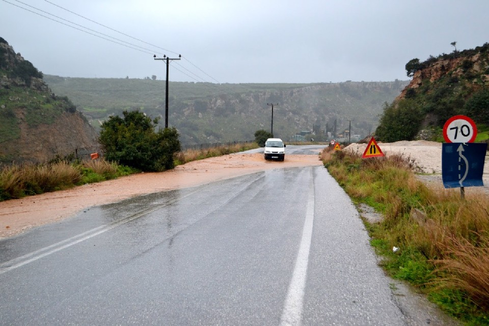 Προσοχή! Νέα προβλήματα στην εθνική Χανιά-Κίσσαμος από την κακοκαιρία (φωτο)