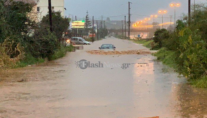 Επιχείρηση διάσωσης οδηγού στην εθνική οδό (βιντεο)