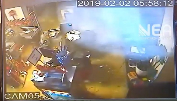 Η στιγμή της έκρηξης του ΑΤΜ στο σούπερ μάρκετ στα Χανιά (video)
