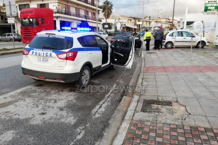 Μεθυσμένος οδηγός σε τρελή πορεία στα Χανιά Έπεφτε στα προστατευτικά κάγκελα του δρόμου