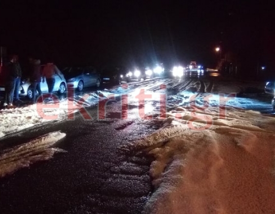 Κρήτη: Χαμός στην Εθνική Οδό - Ουρά χιλιομέτρων και έντονη χαλαζόπτωση (photo)