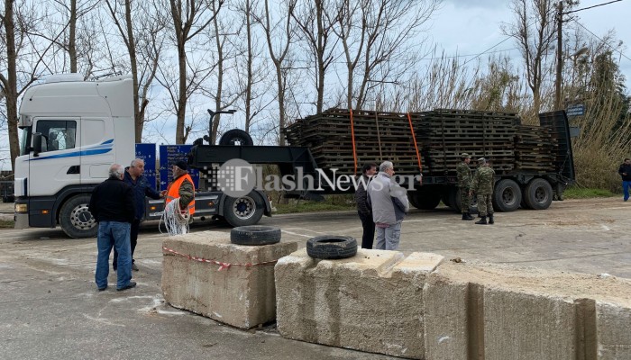 Ξεκίνησε η τοποθέτηση της γέφυρας Μπέλει του Πλατανιά στον Ιάρδανο ποταμό (video)