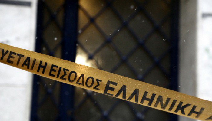 Γιος σκότωσε στο ξύλο τον πατέρα του - Ομολόγησε στους αστυνομικούς