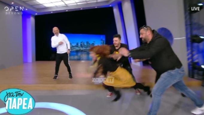 Εκτόξευσαν… τη «Βάνια» του Μουτσινά και σωριάστηκε στο πάτωμα!