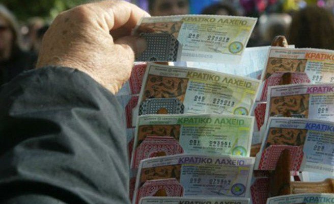 Είχε ξεχάσει στο συρτάρι το πρωτοχρονιάτικο λαχείο που κέρδιζε 8.000 ευρώ