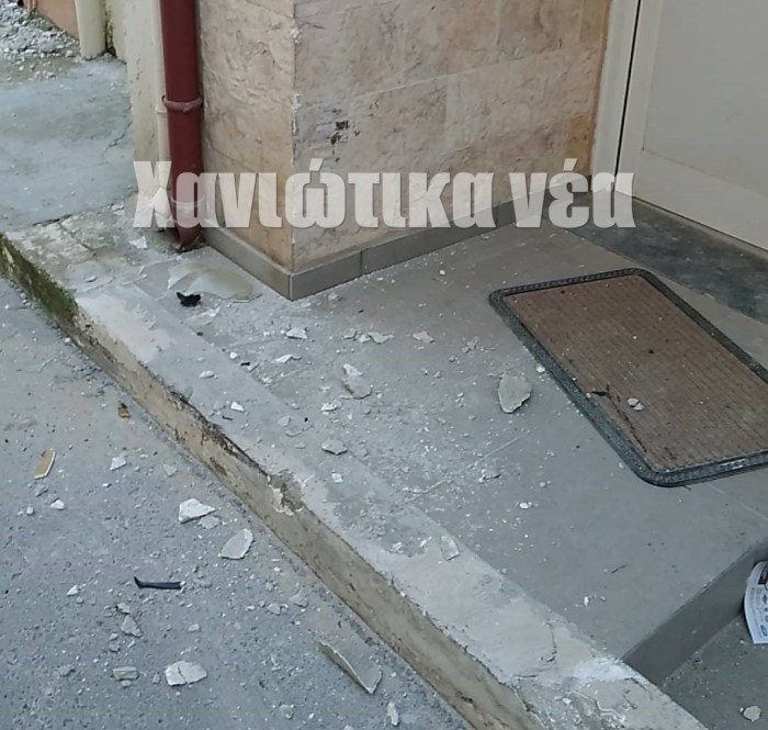 Χανιά:Αυτοκίνητο έπεσε σε είσοδο σπιτιού στο Κουμ Καπί