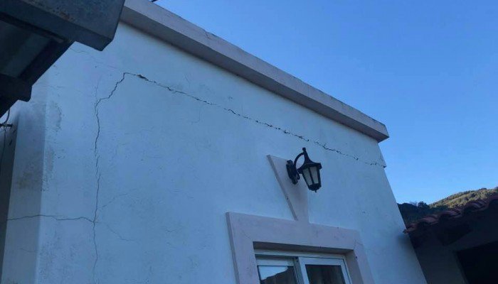 Συνεχίζεται η καθίζηση σε χωριό του Πλατανιά - Δρόμοι καταρρέουν, σπίτια εμφανίζουν ρωγμές