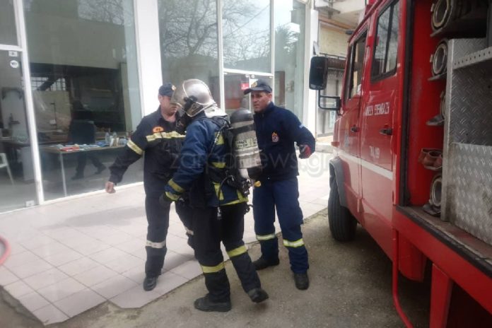 Πυρκαγιά σε εξέλιξη σε σπίτι στο Βαμβακόπουλο