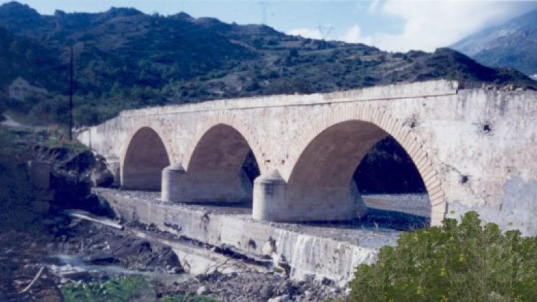 Κατέρρευσε τμήμα γέφυρας
