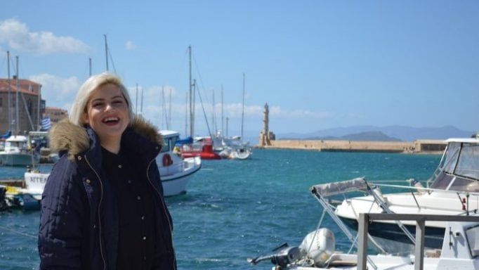 Μία Χανιώτισσα στο πλευρό του Σάκη Ρουβά (vid)