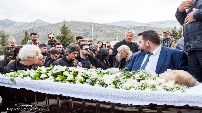 Τα Ανώγεια και η Κρήτη αποχαιρέτισαν τον μεγάλο κρητικό λυράρη και δάσκαλο της Κρητικής μουσικής Γιώργη Καλομοίρη - Γιωργαντό.