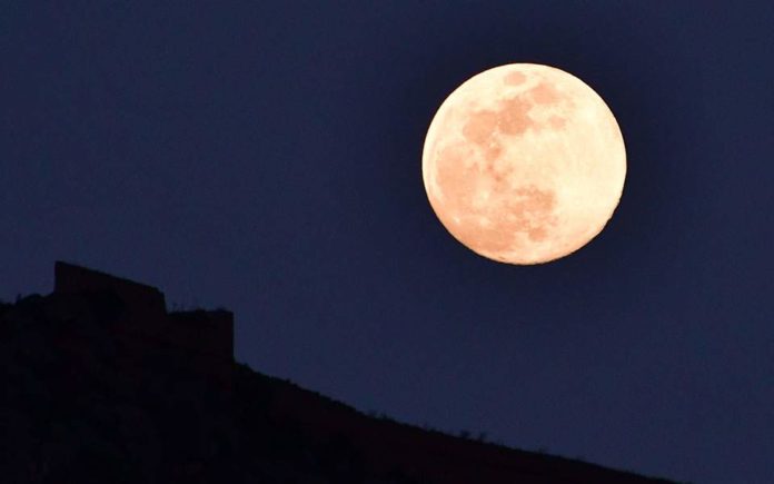 Απόψε η ροζ πανσέληνος του Απριλίου