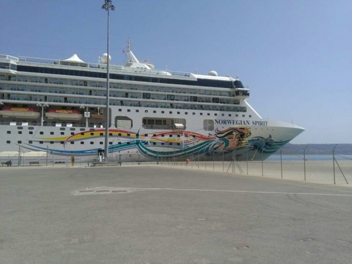 Το πολυτελές κρουαζιερόπλοιο Norwegian Spirit στη Σούδα