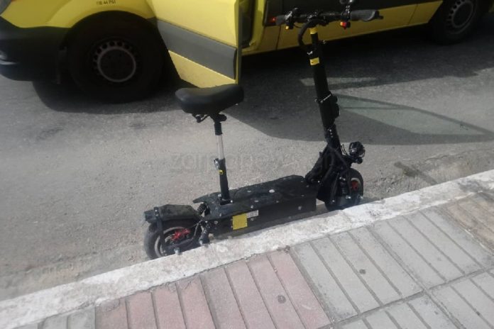Τραυματίστηκε μία κοπέλα σε τροχαίο με… πατίνι
