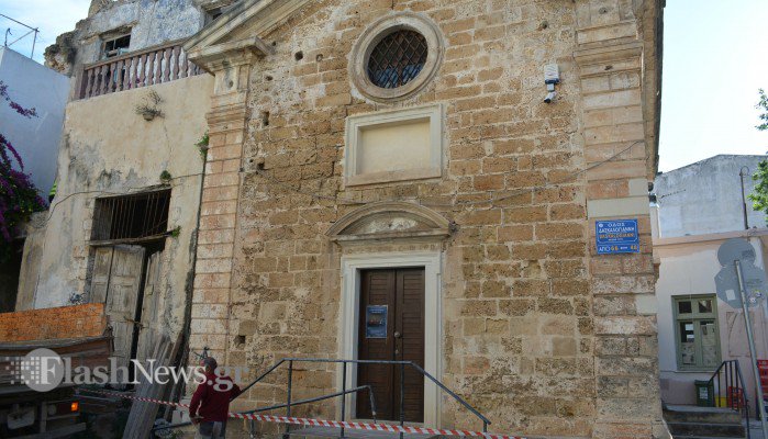 Εργασίες κατεδάφισης σε ετοιμόρροπο κτίριο στην Σπλάντζια (φωτο)