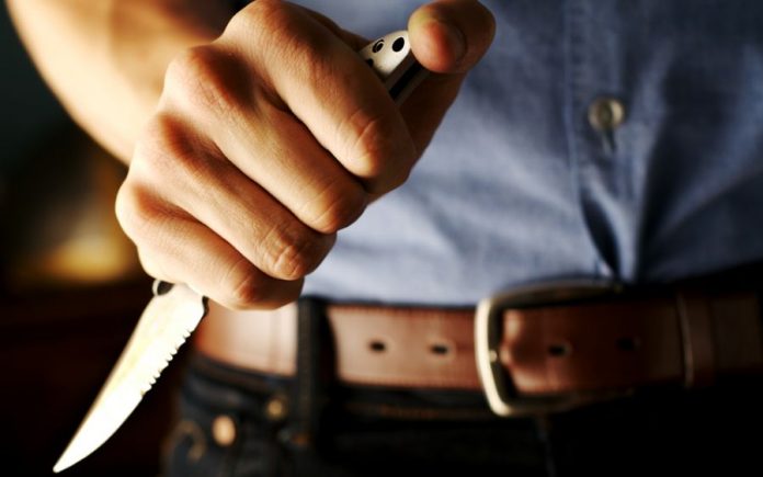 Κακοποίησε άγρια την πρώην του – Της χάραξε το σώμα με μαχαίρι και της έκοψε τα μαλλιά