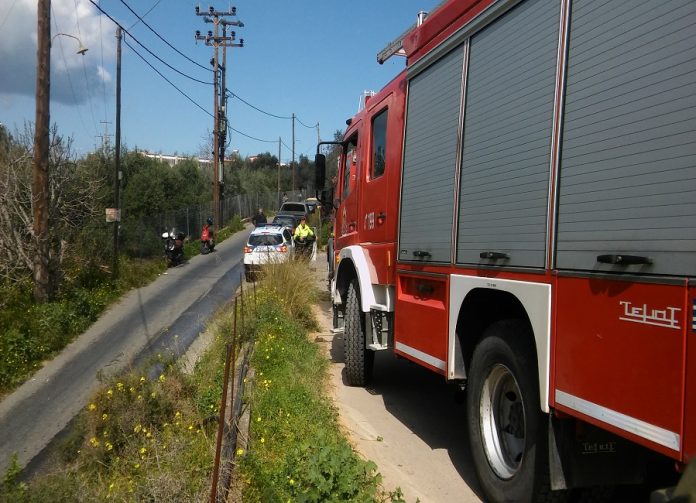 Εγκλωβισμός δύο γυναικών σε όχημα που «βγήκε» από το δρόμο