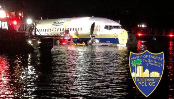 Boeing με 136 επιβάτες γλίστρησε και κατέληξε σε ποτάμι