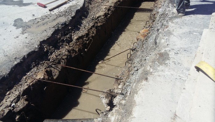 Καθίζηση έπαθε κανάλι ομβρίων στην Κάτω Σούδα - Έκλεισε ο δρόμος (φωτο)