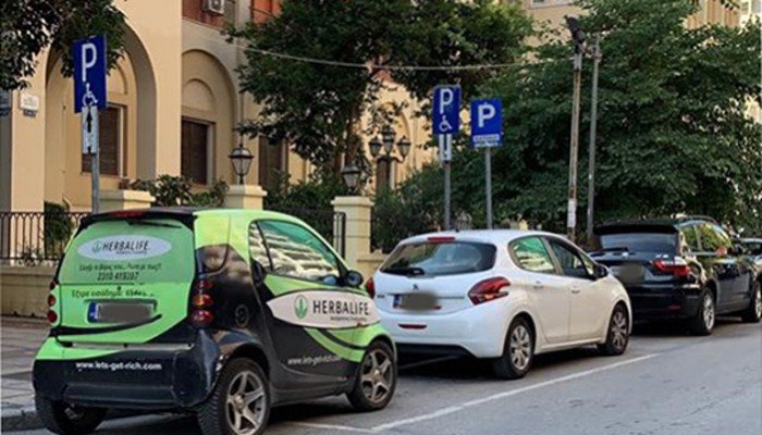 Η ανάρτηση του Αντώνη Τσαπατάκη για τον τύπο «επιστρέφω σε 5 λεπτά...»
