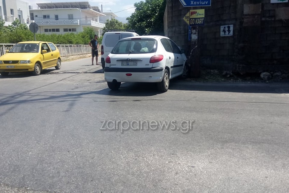 Στο Νοσοκομείο Χανίων μητέρα με τα δύο της παιδιά μετά από τροχαίο