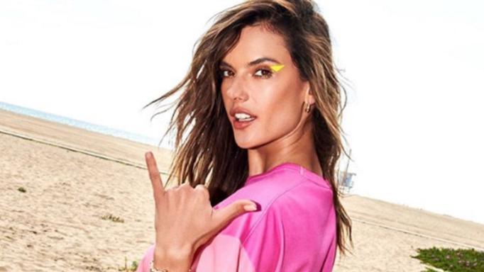 Η Alessandra Ambrosio προκάλεσε αναστάτωση στους λουόμενους σε παραλία της Μυκόνου!