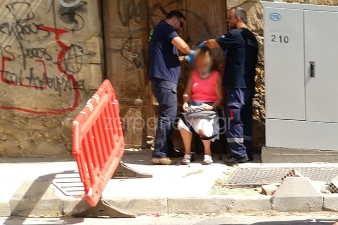 Τραυματίστηκε γυναίκα στα… παρατημένα τούβλα του πεζοδρομίου