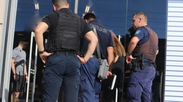 Μια παρεξήγηση στο δρόμο κι ένα … επίμονο κοίταγμα